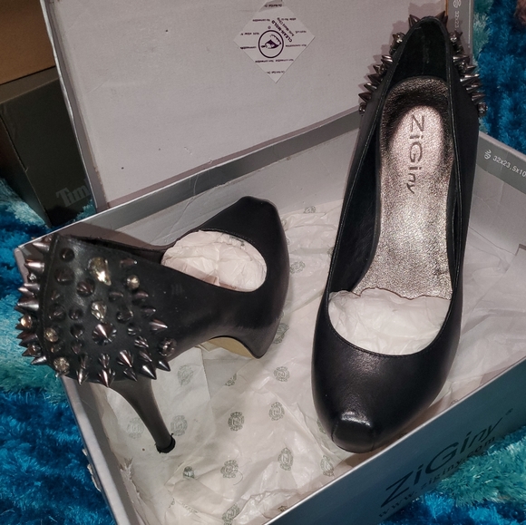 ZiGiny Heels - Picture 2 of 6